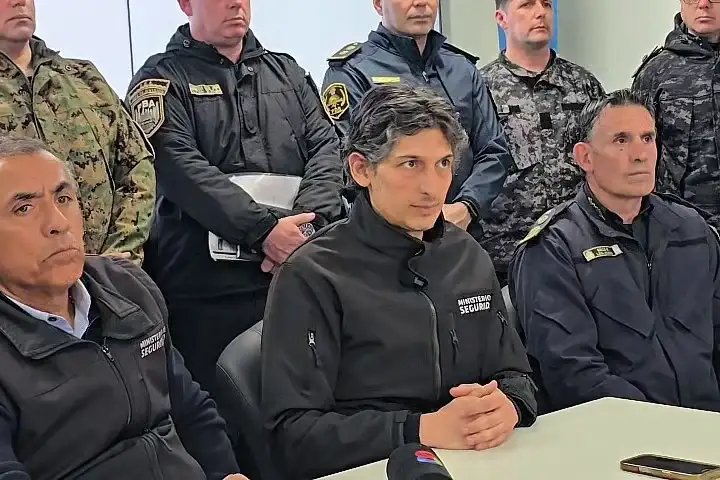 El funcionario provincial brindó una  conferencia de prensa en las instalaciones del Complejo Policial Juan Vucetich.
