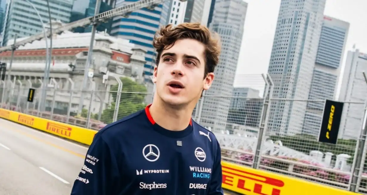 El calor y la humedad, no afectaron en absoluto a Franco Colapinto en su debut en Singapore.