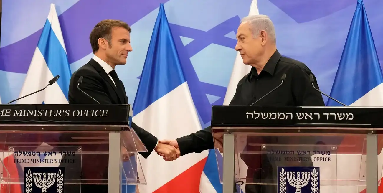 Benjamin Netanyahu, primer ministro de Israel, también recibió a Emmanuel Macron en Jerusalén. Crédito: Christophe Ena/Reuters