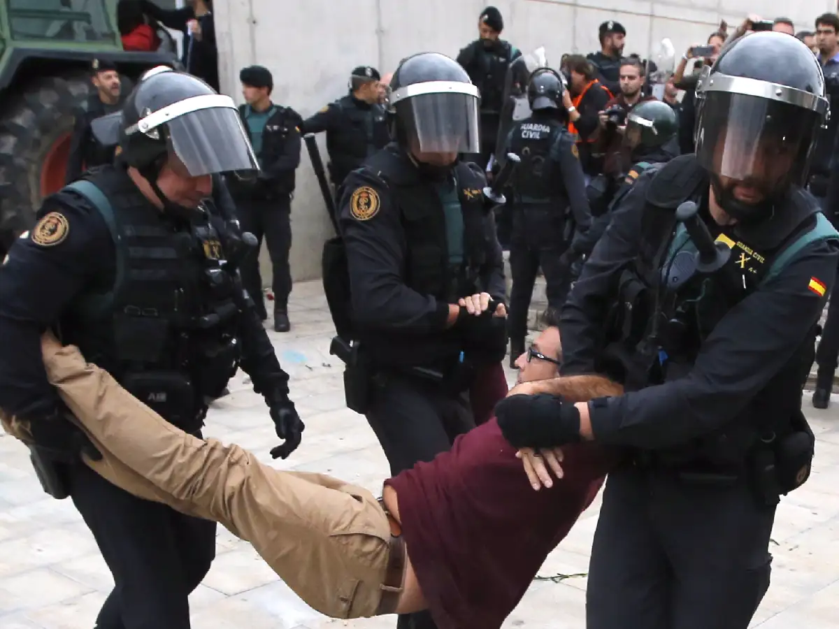 Cataluña: casi 40 heridos en choques con la Policía 