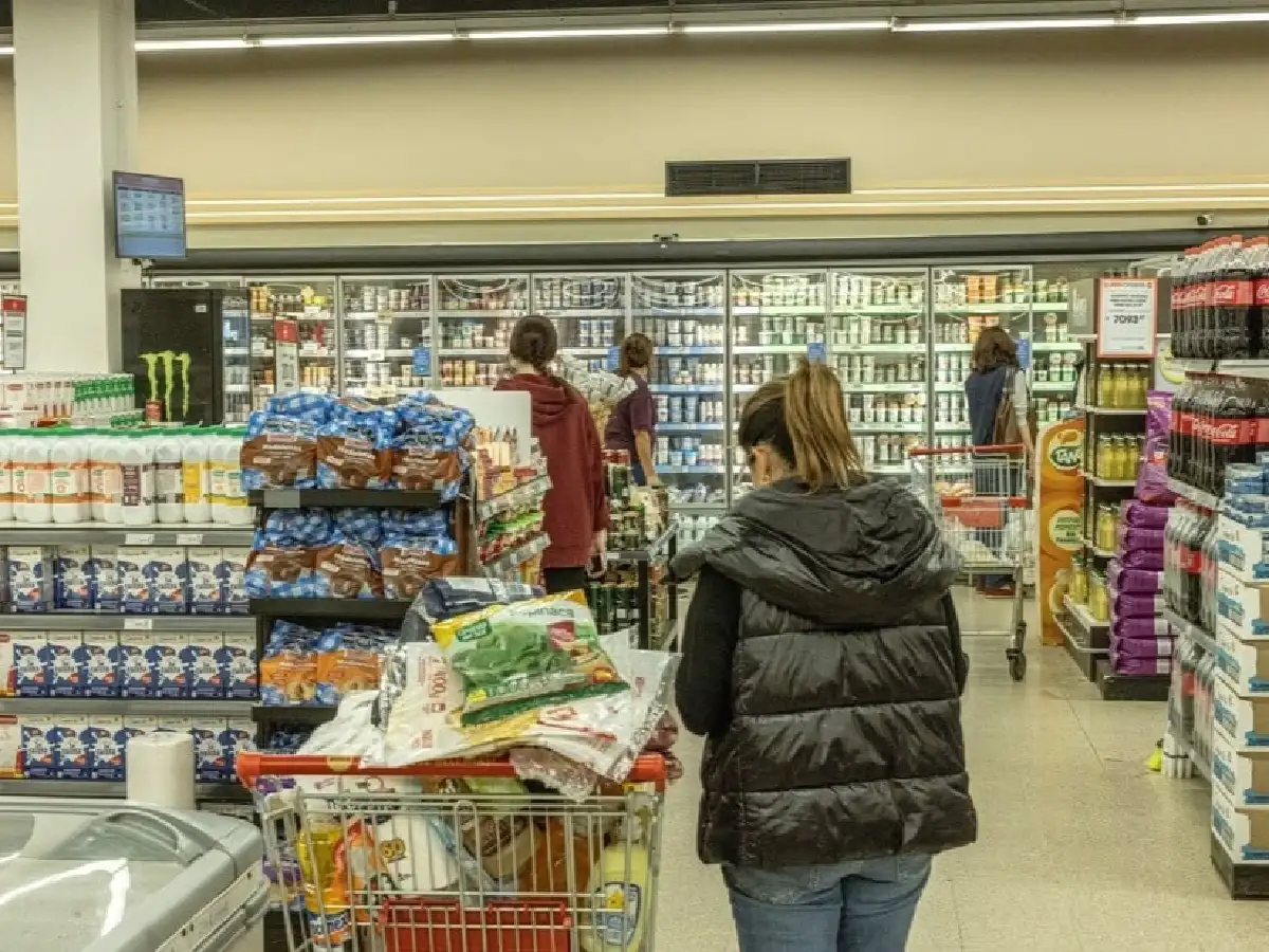 La canasta básica subió 7,2% en mayo y una familia necesita $217.000 para no ser pobre