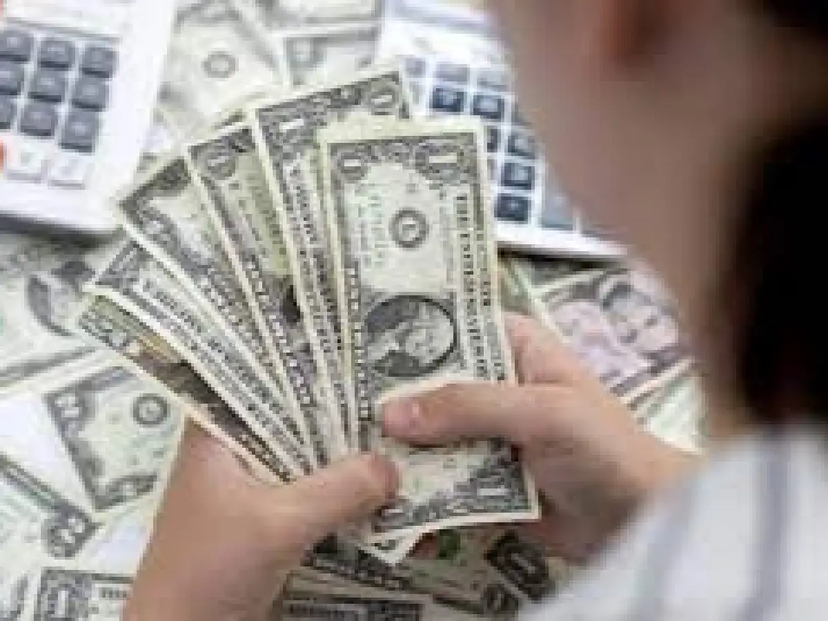 El dólar blue arrancó la jornada con un salto de $5