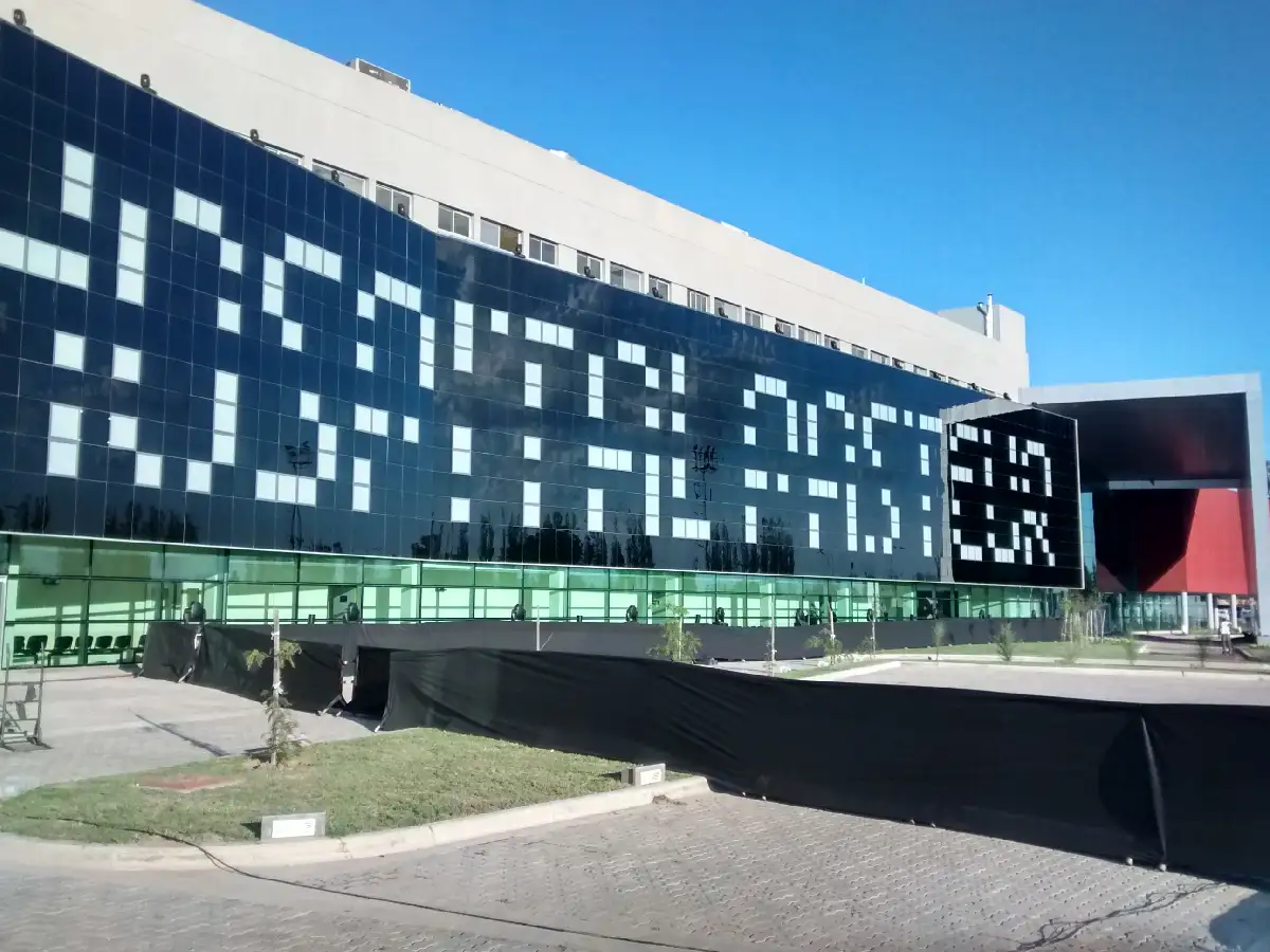 Sigue internado joven agredido con un ladrillo