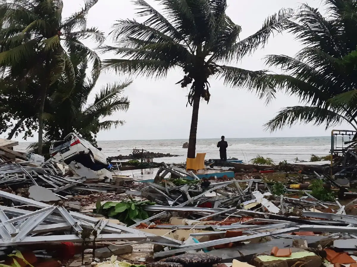Miles de niños siguen sin casa en Indonesia seis meses después del tsunami