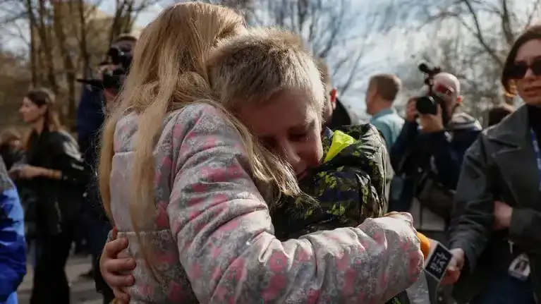 El reencuentro de una madre ucraniana con su hijo