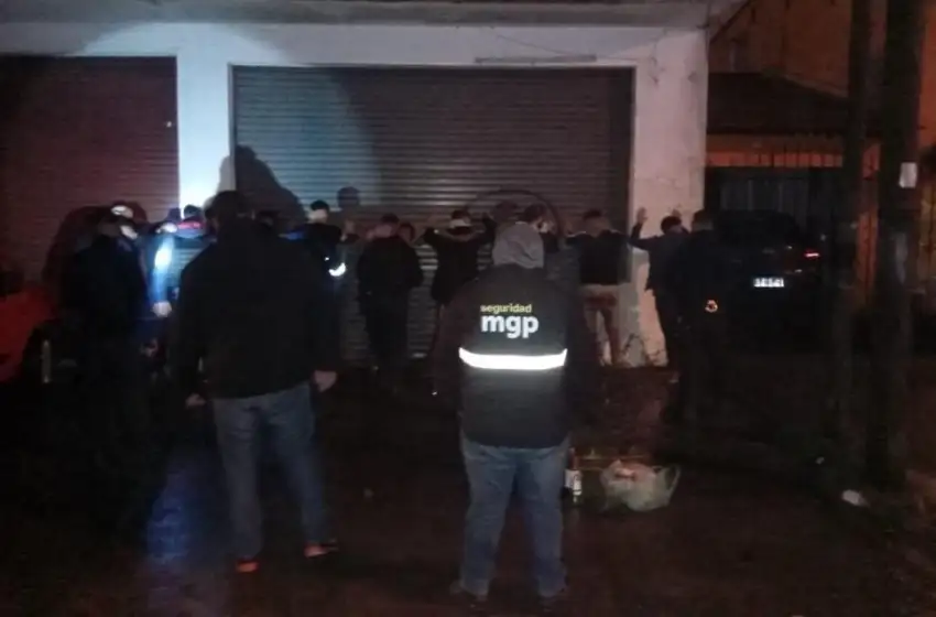 Desarticularon una fiesta clandestina en el barrio Jorge Newbery con más de 70 jóvenes