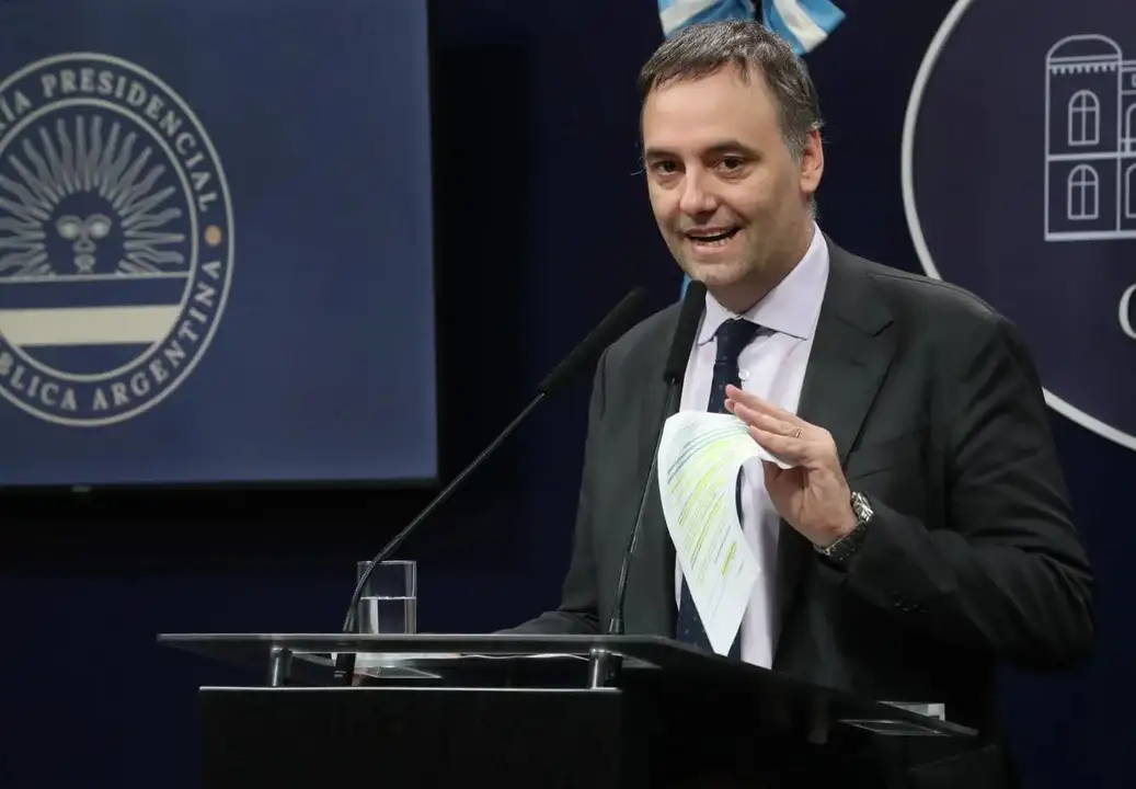 Adorni vuelve a reunir a la mesa política en una semana clave por la causa: “Rige el principio de inocencia”