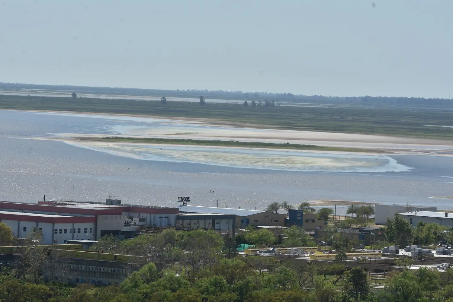 Por la bajante del río aparecen nuevos bancos de arena en la Setúbal