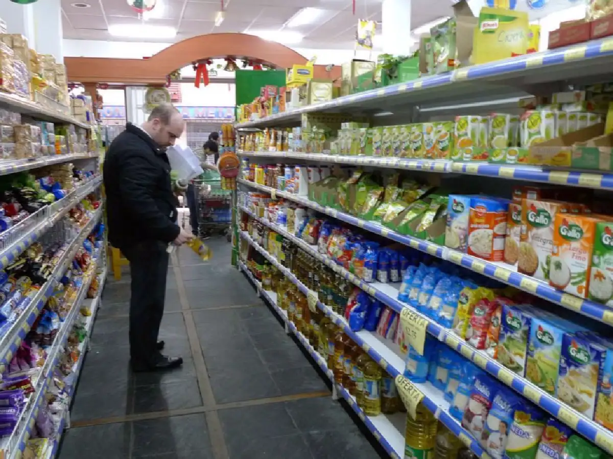 Una familia necesitó $14.501,06 en abril para no ser pobre,  según el Indec