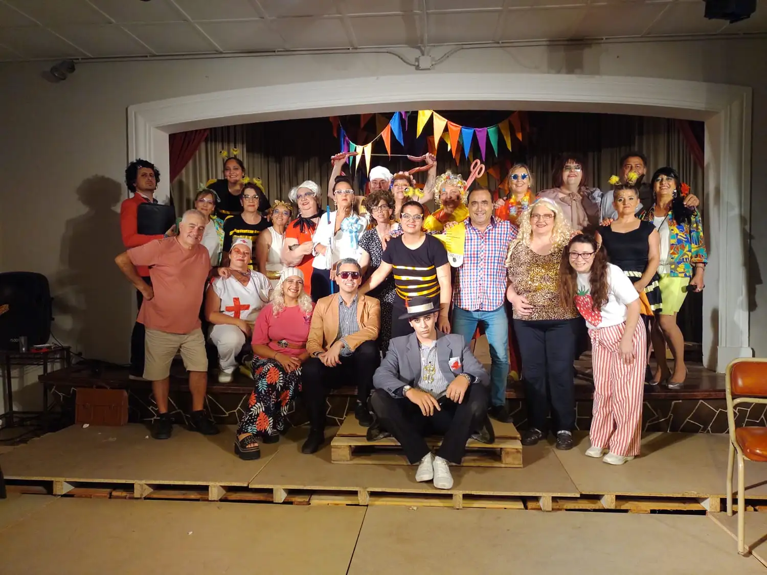 Los 23 artistas que salieron a escena para cautivar al público con esta obra.
