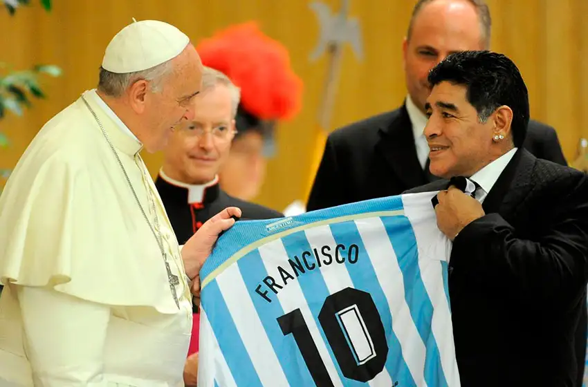 Para el Papa, Pelé es mejor que Maradona y Messi
