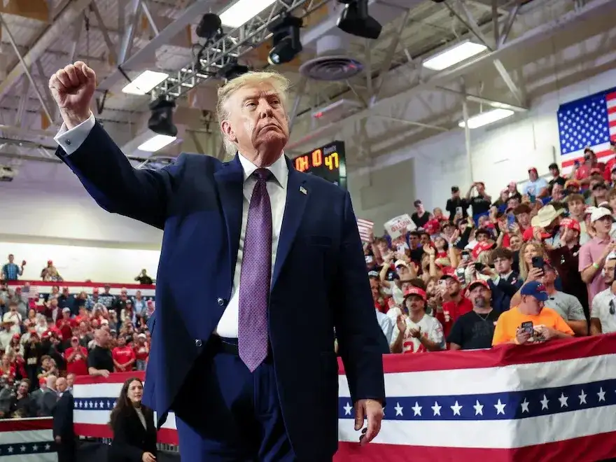 Donald Trump reemplazó sus actos en Kansas e Iowa por encuentros virtuales para reforzar la campaña republicana antes de las elecciones legislativas.
