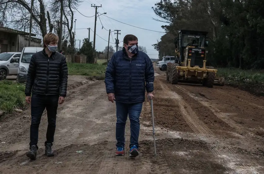 Continúa el mantenimiento de calles de granza en el barrio Florentino Ameghino