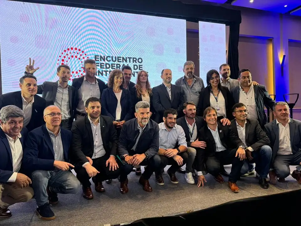 Intendentes radicales que participaron del Foro en Córdoba.