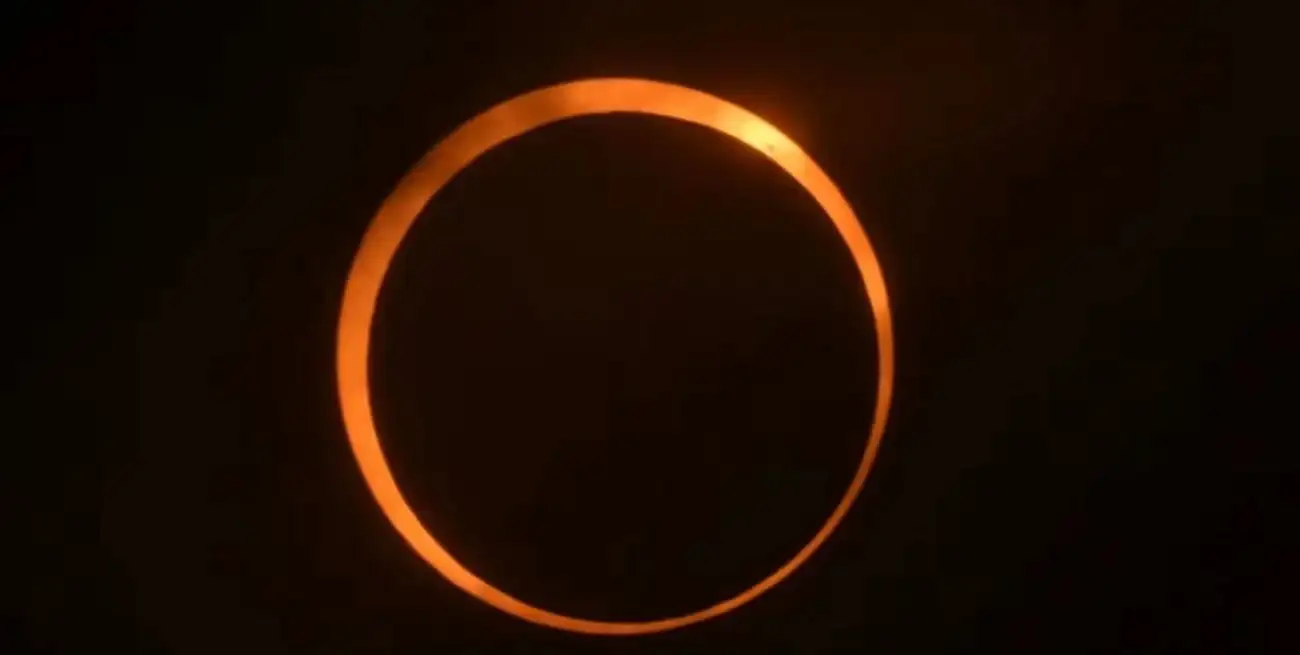 Un eclipse de "anillo de fuego" en Puerto San Julián, Santa Cruz, el 2 de octubre de 2024. Crédito: Juan Mabromata.