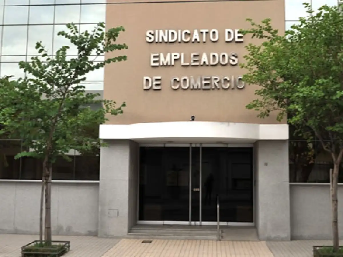 Aseguran que no se puede reducir el salario por faltar al trabajo por aislamiento