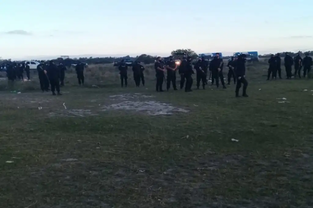 500 personas tomaron tierras y se tirotearon con la policía en Reconquista