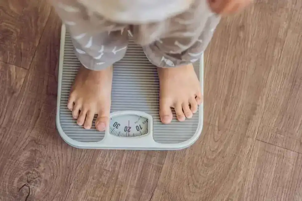 Nuevos criterios de la OMS para el tratamiento de la obesidad infantil.