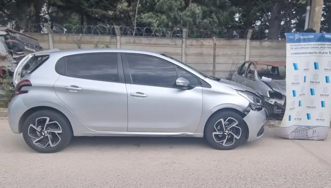 El conductor circulaba con este auto robado por Sicilia y Friulli.