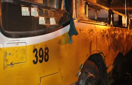 Se incendiaron tres colectivos de la empresa Santa Fe Bus