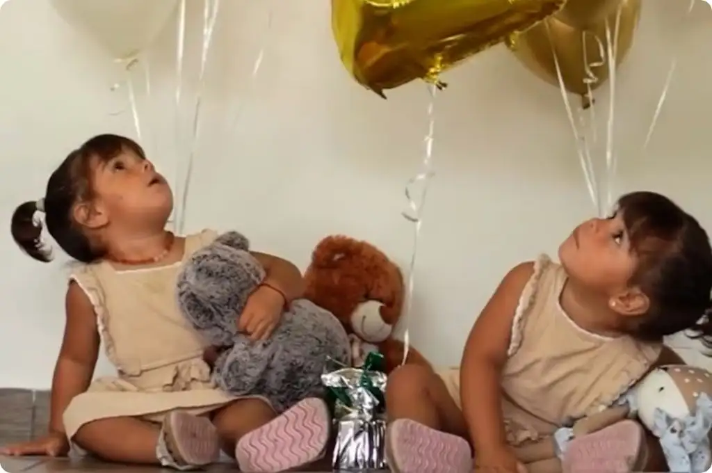 Las gemelas cumplieron dos años