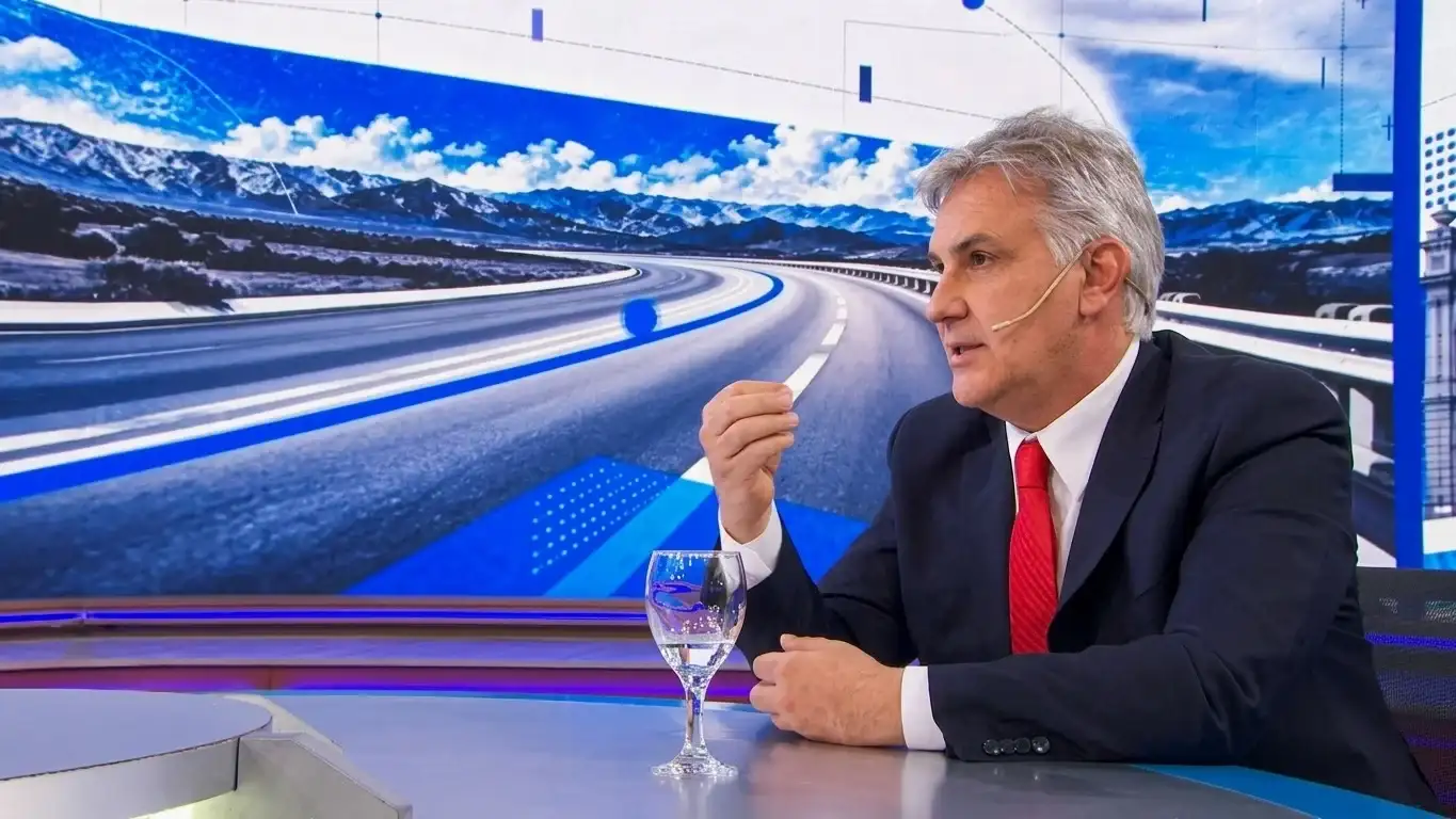 Llaryora criticó el ajuste y reclamó un modelo de desarrollo