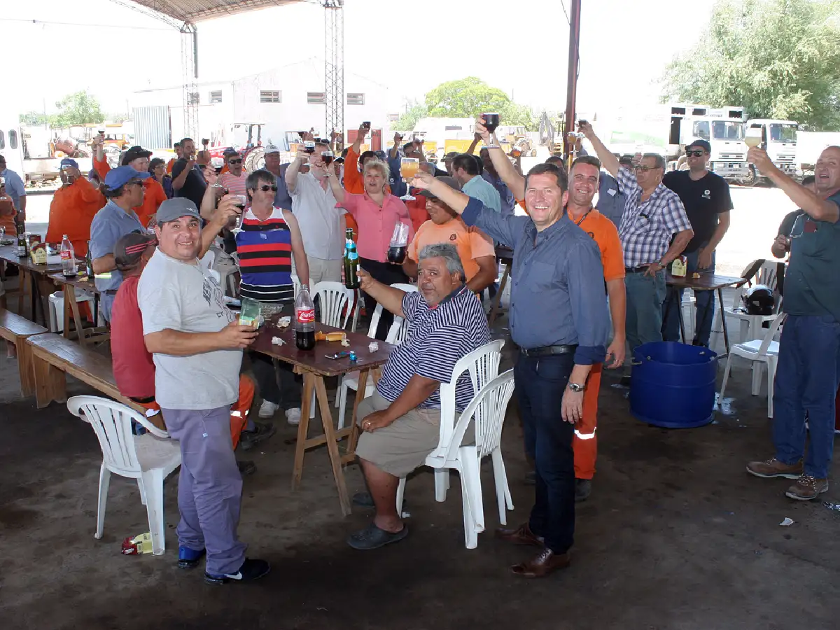  Intendentes brindaron  por “un año más  de diálogo, paz y  progreso” 