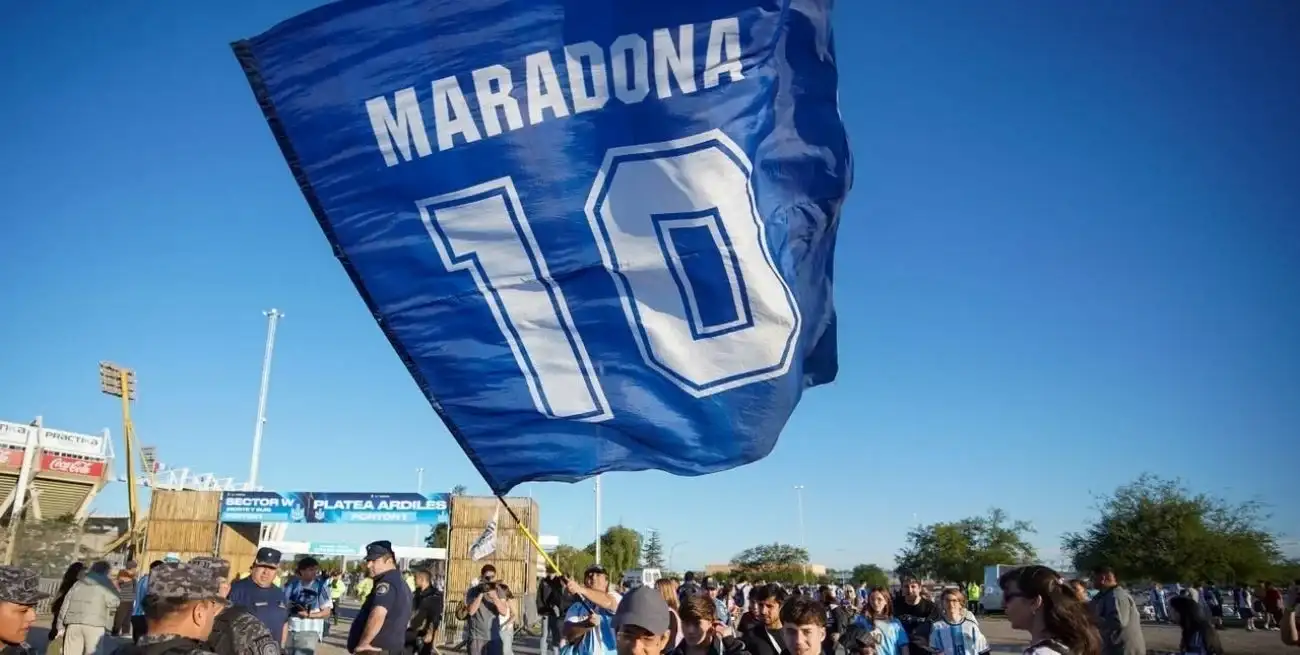 Fiesta, camisetas y banderas en el Kempes: las mejores postales de la previa de la Selección Argentina. Foto: Fernando Nicola