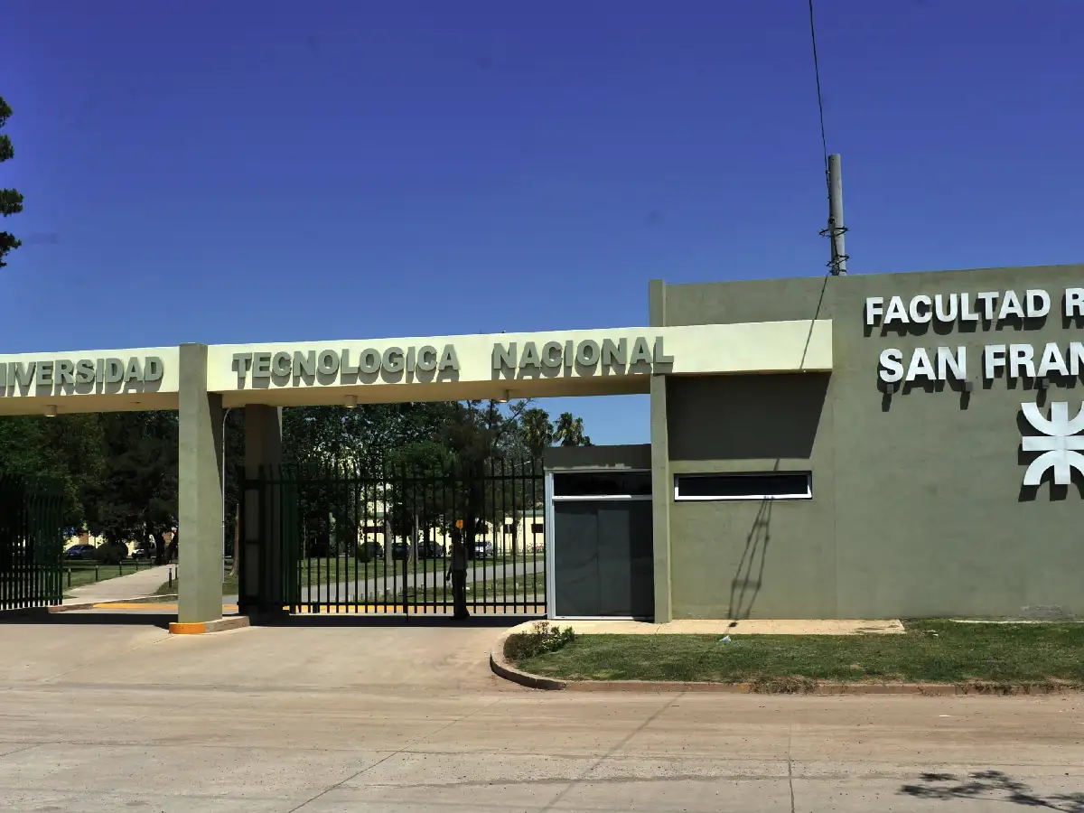 Reunión entre  autoridades de la UTN y el  Parque Industrial.