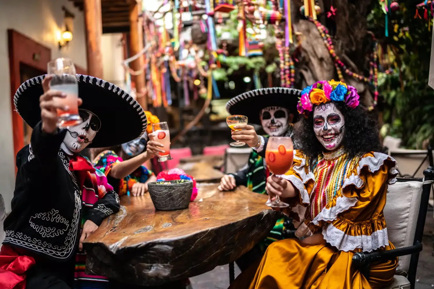 Para las culturas prehispánicas, la muerte era el comienzo del viaje hacia el "Mictlán", algo que en lengua náhuatl significa "Lugar donde habitan los muertos".