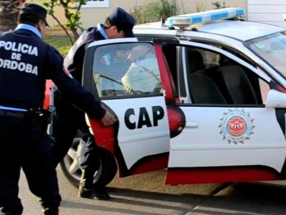 Secuestran $150.000 y detienen a una mujer por estafa en Arroyito