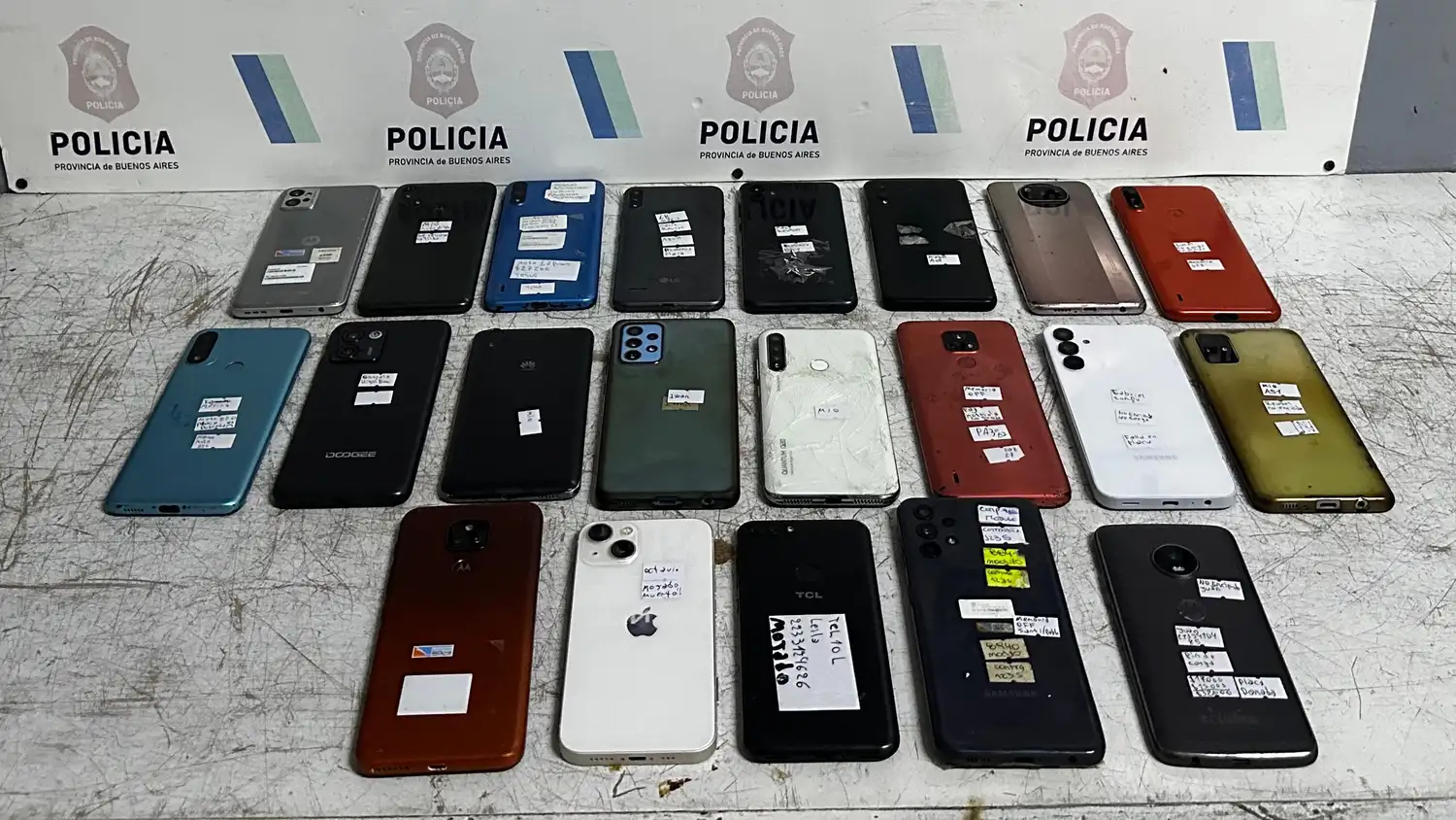 Cayó un comerciante con teléfonos robados en un local del centro