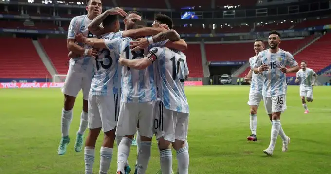 Argentina enfrenta a Paraguay por la clasificación a cuartos de final