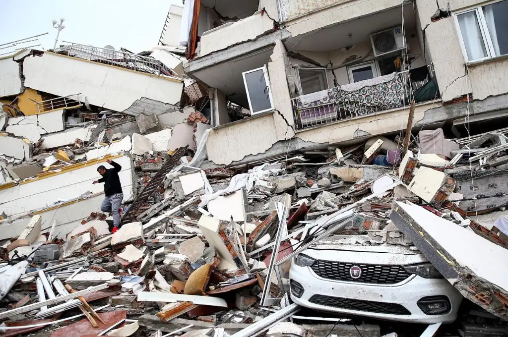 Terremoto en Turquía y Siria: ya son alrededor de 2000 los muertos y miles de desaparecidos