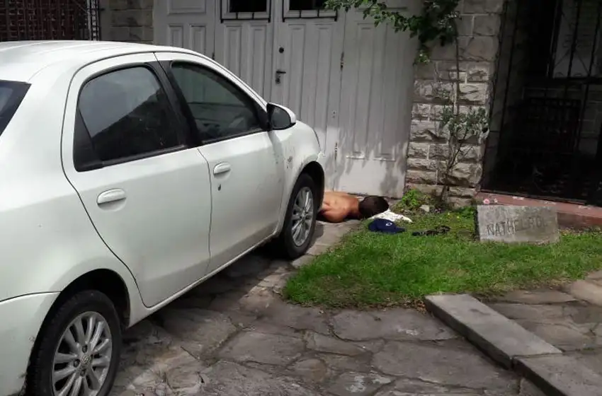 Cayó un motochorro que robó dinero y una computadora de un local