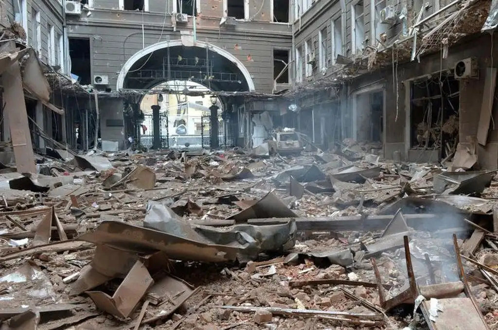 Las tropas rusas ingresaron en la ciudad ucraniana de Kharkiv y estallaron los combates
