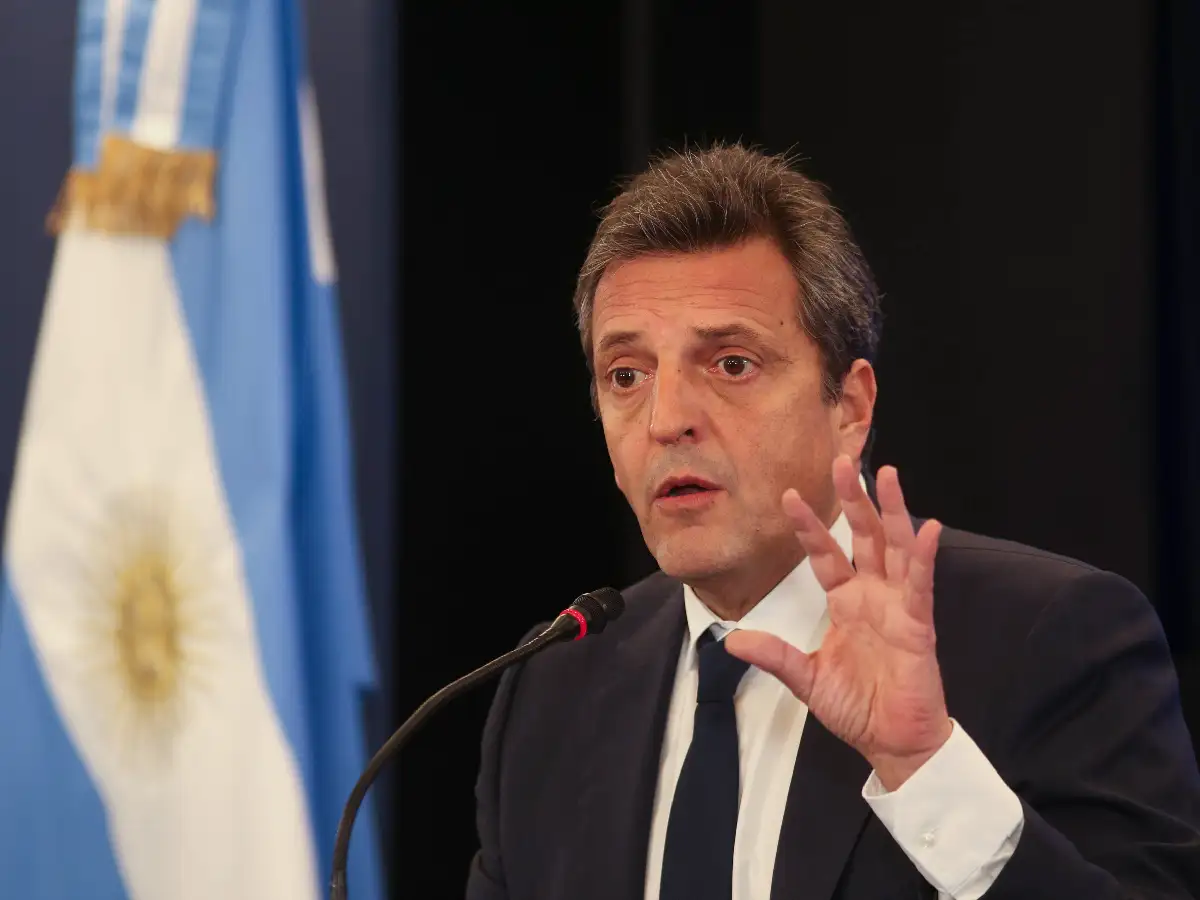 Massa prepara más medidas para intentar frenar una inflación fuera de control