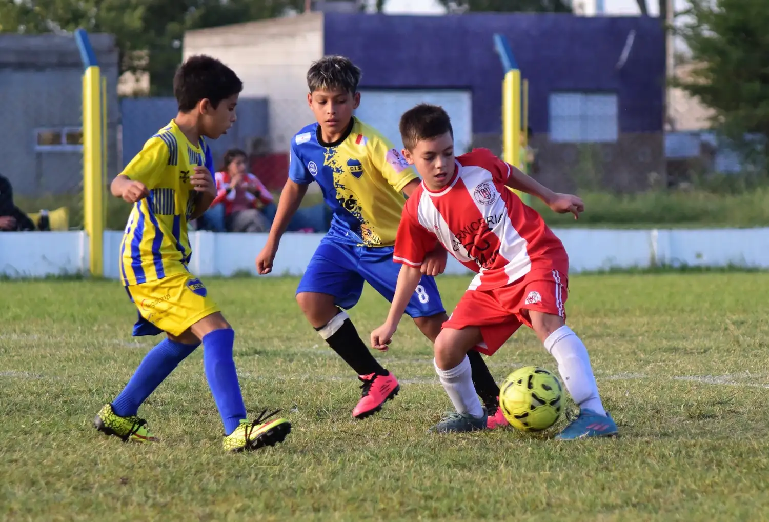 Los niños disfrutaron de una nueva jornada futbolística.