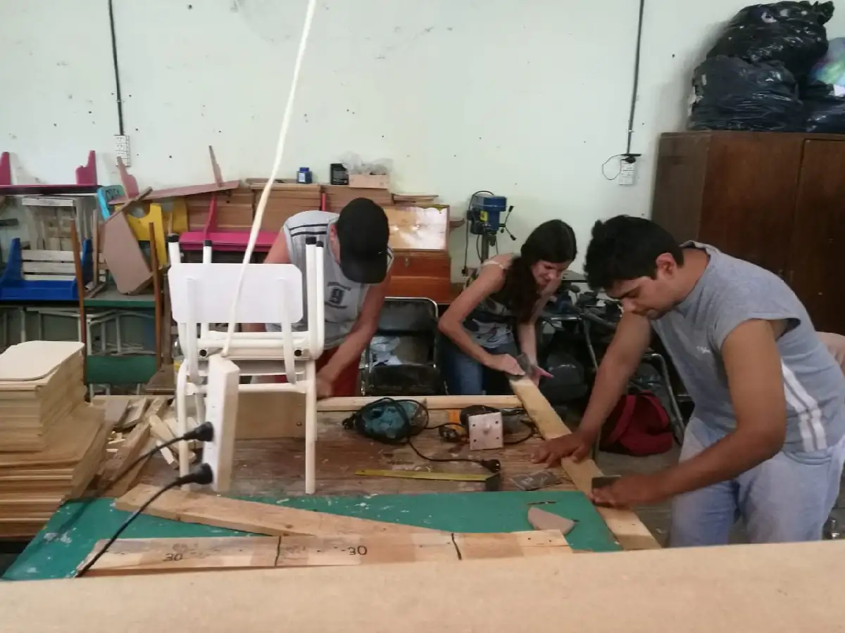 Vínculos fabrica “viveritos” para fomentar la inclusión de jóvenes