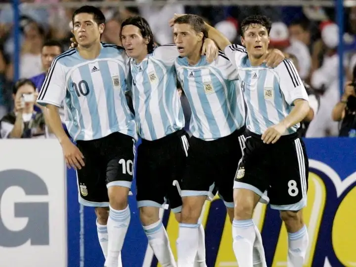 Cada Mundial dejó nombres inesperados, ausencias resonantes y decisiones que todavía siguen dando que hablar en la Selección Argentina.