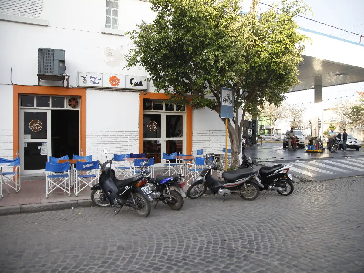 Roban bar a una cuadra de la jefatura policial