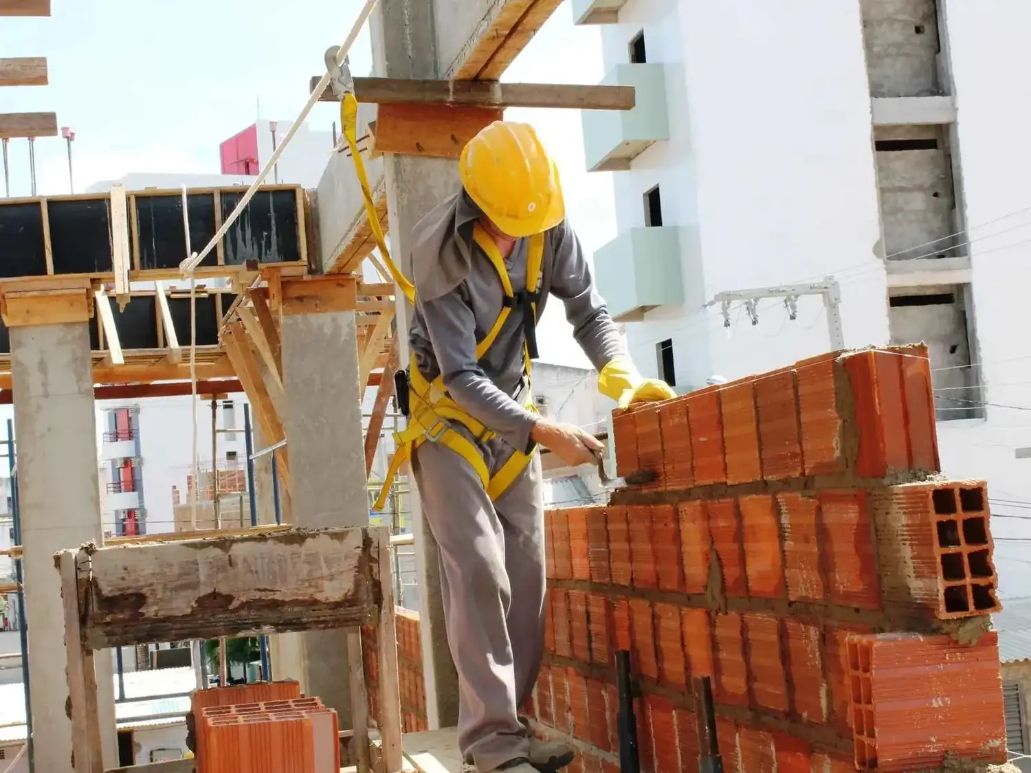 La mano de obra lideró los aumentos con una variación mensual del 2,38% y un acumulado de 21,58% en 2026. Foto: Gentileza.