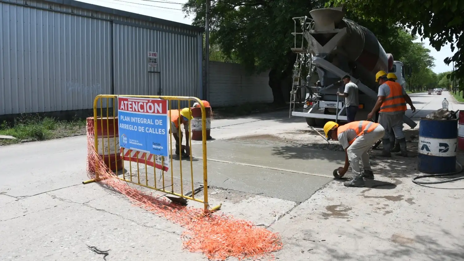 El municipio continúa con trabajos de reparación y mantenimiento de calles en distintos sectores de la ciudad.