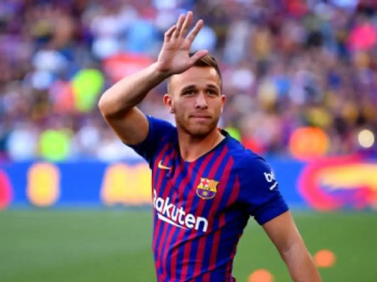 Barcelona oficializó el pase de Arthur a Juventus