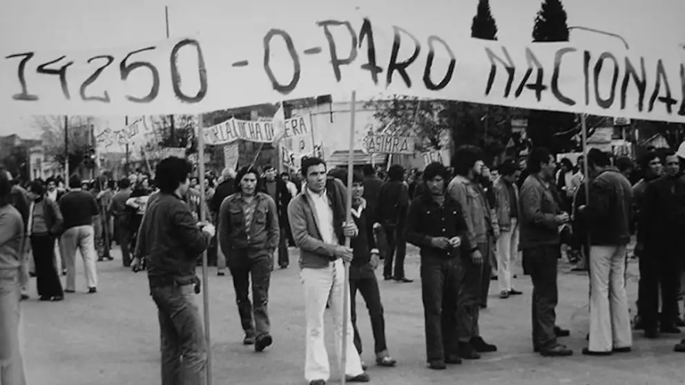 Columnas obreras llenaron Plaza de Mayo reclamando por sus aumentos salariales. (Archivo)
