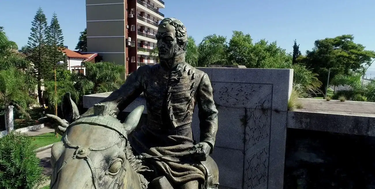 El Monumento al Brigadier, en la Costanera santafesina. Crédito: Fernando Nicola