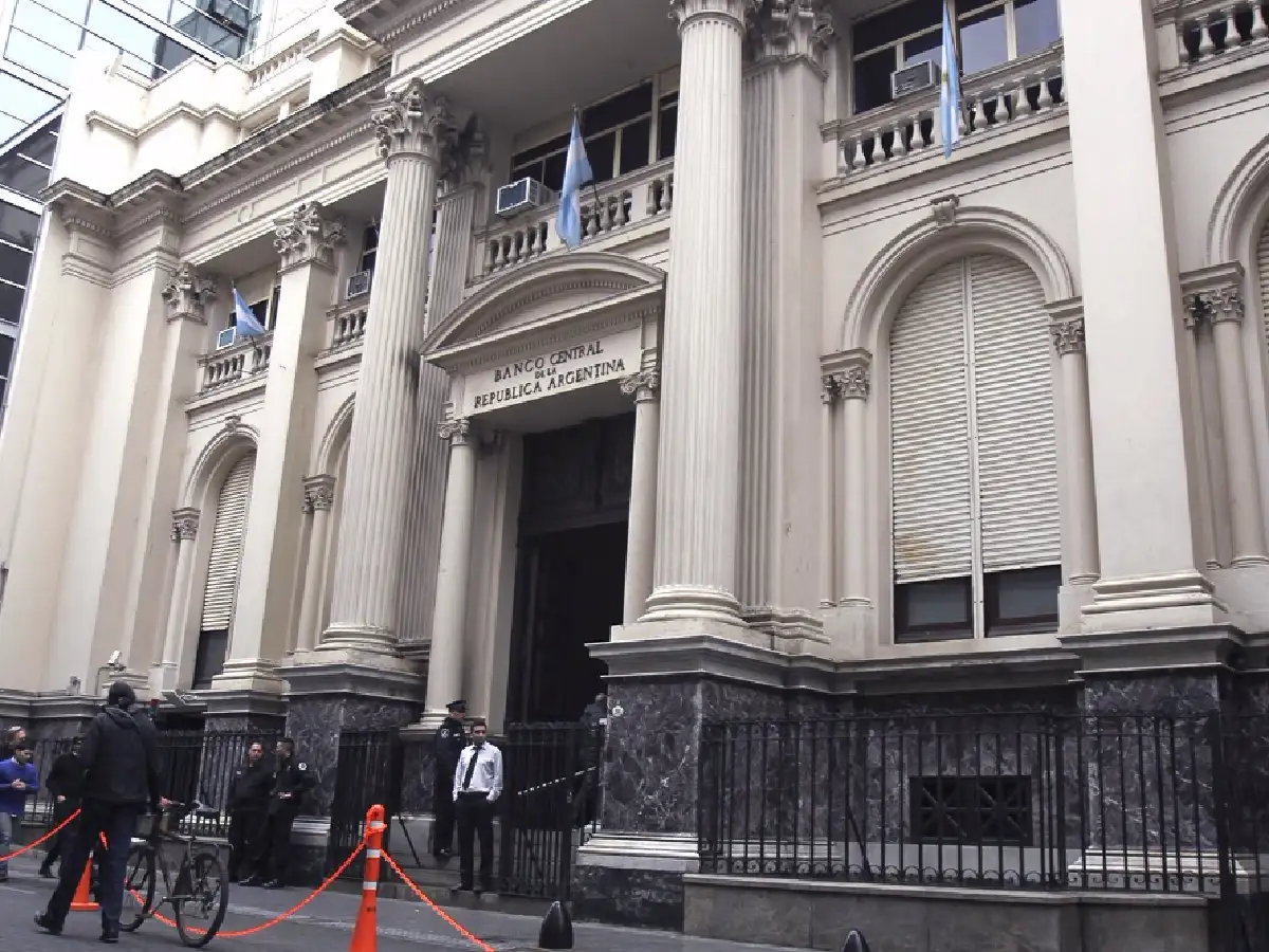 El Banco Central aseguró que no hay impedimento para que los bancos vendan dólares