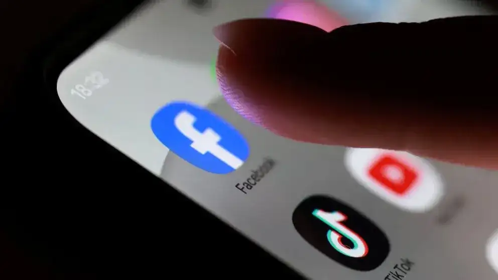 Francia aprueba la prohibición de las redes sociales a los menores de 15 años