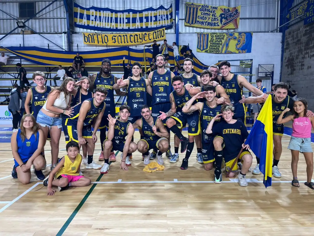 La Fiebre volvió a ganar y se aseguró un lugar entre los 12 que jugarán los playoffs a falta de 3 fechas para el cierre de la fase regular. Foto: Fabián Gallego.
