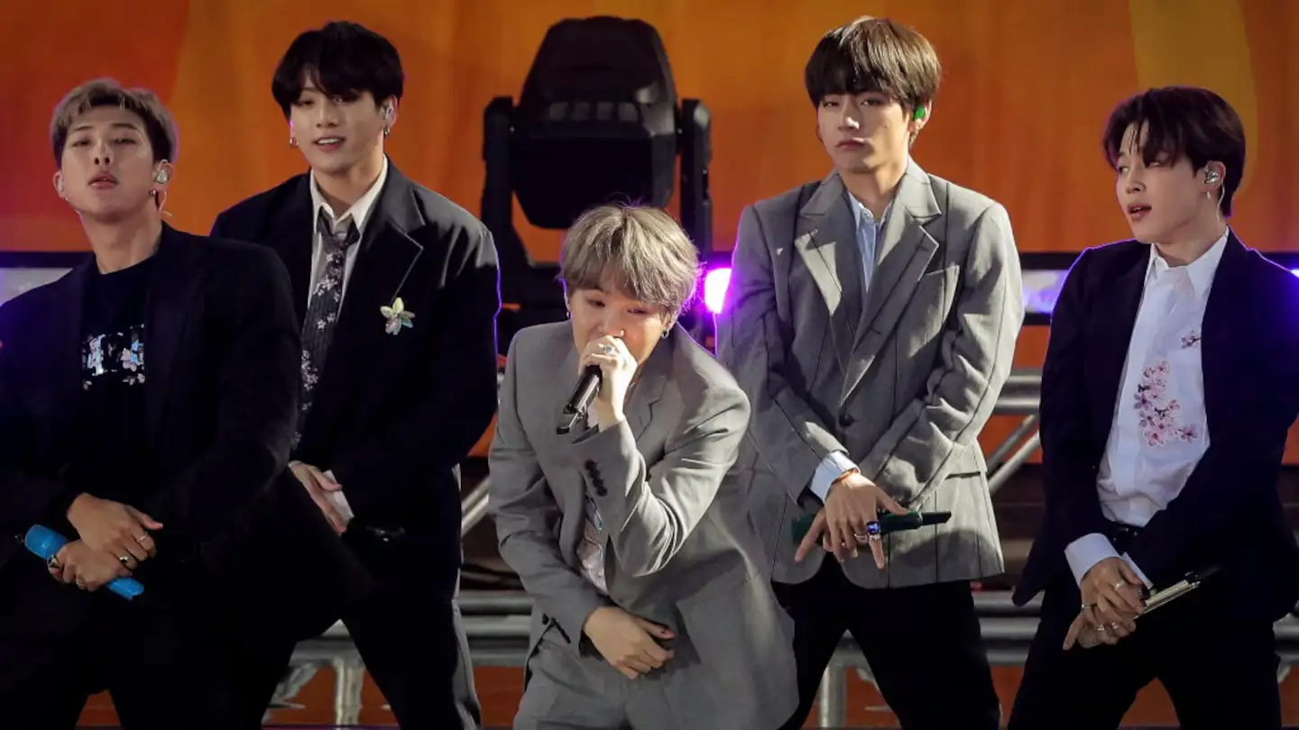 Acampes, furor y tensión: BTS llega por primera vez a la Argentina